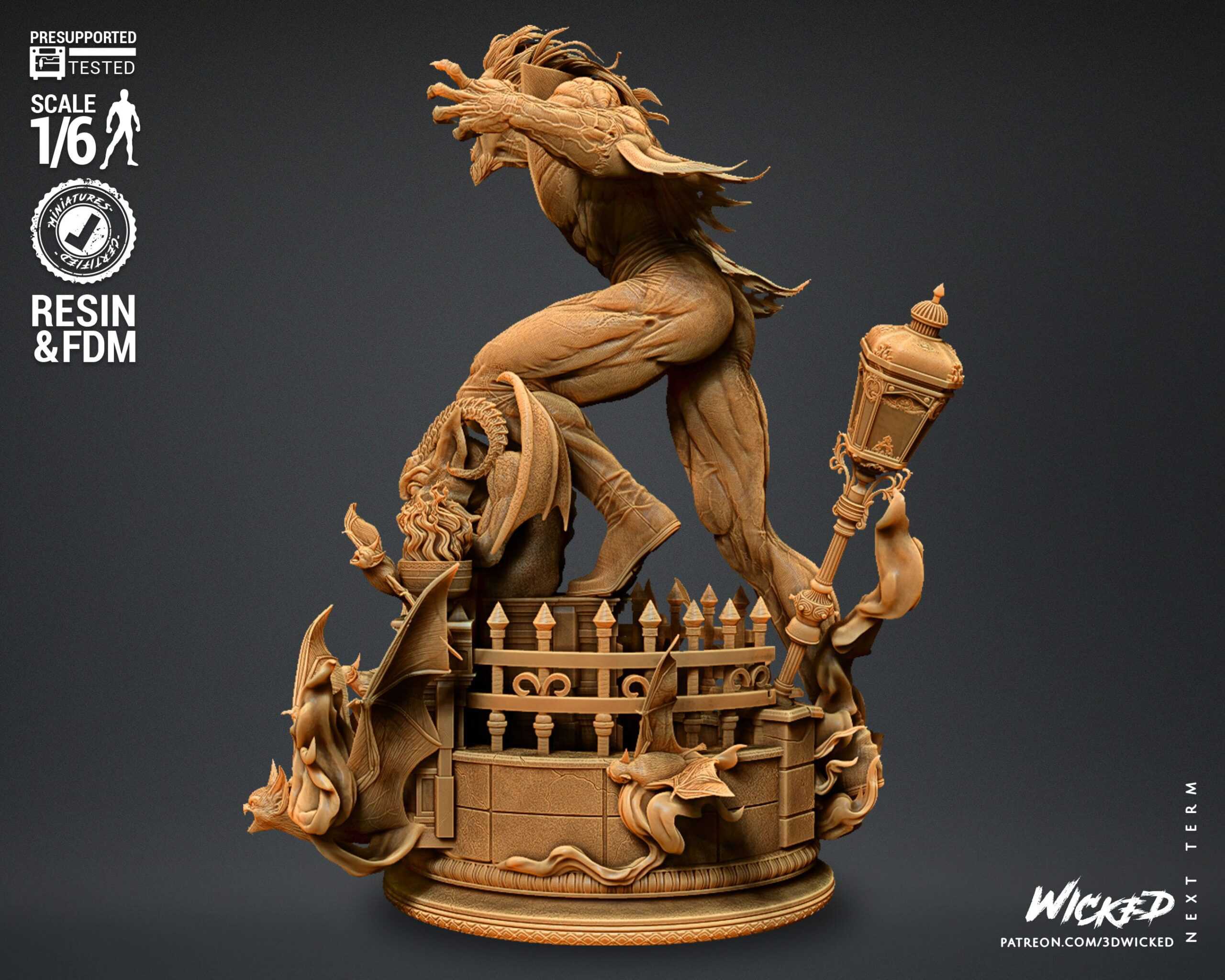 Escultura de un monstruo con una cabeza grande y una boca ancha, que resalta por su aspecto impresionante y aterrador.